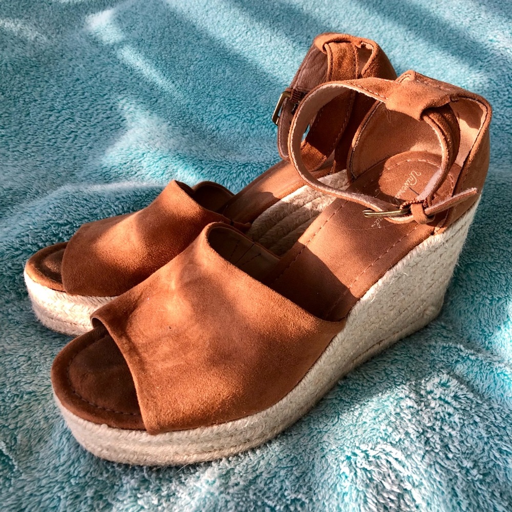Universal Thread Cognac Wedges - image 2